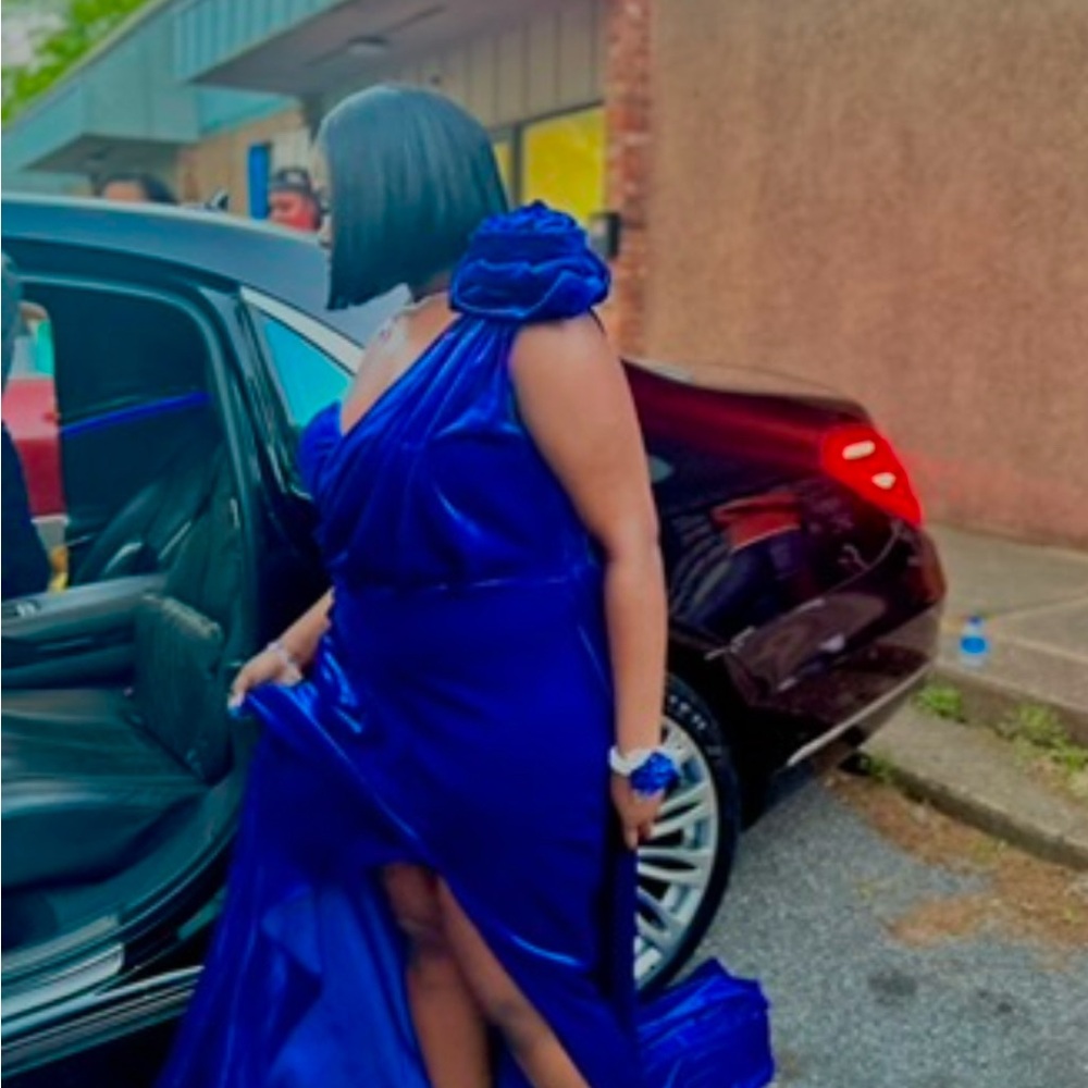 Elegant Blue Evening Gown